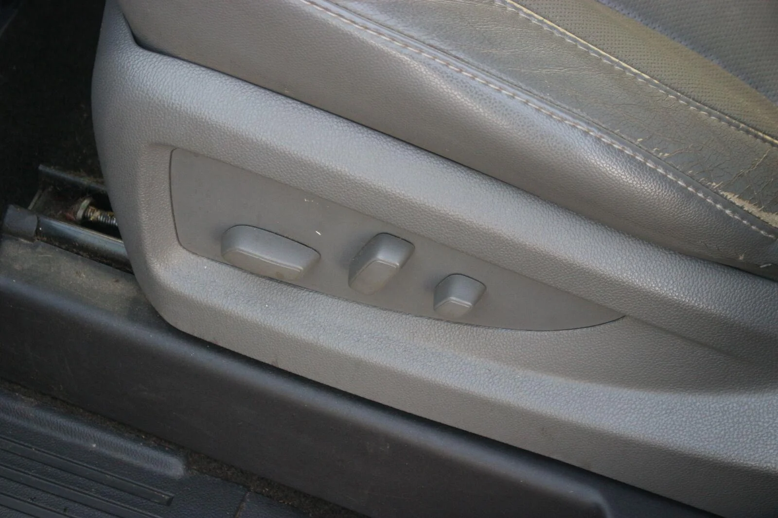 Used 2015 SLATE GREY METALLIC Chevrolet LTZ image 18