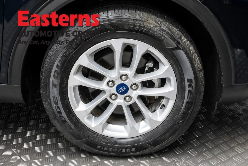 Used 2021 Blue Ford SE image 30