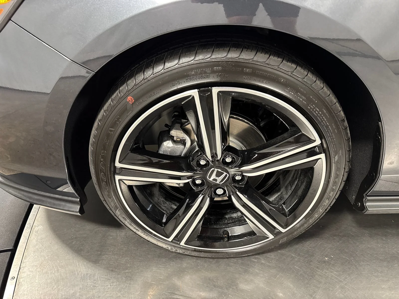 New 2026 Meteorite Gray Metallic Honda SE image 2