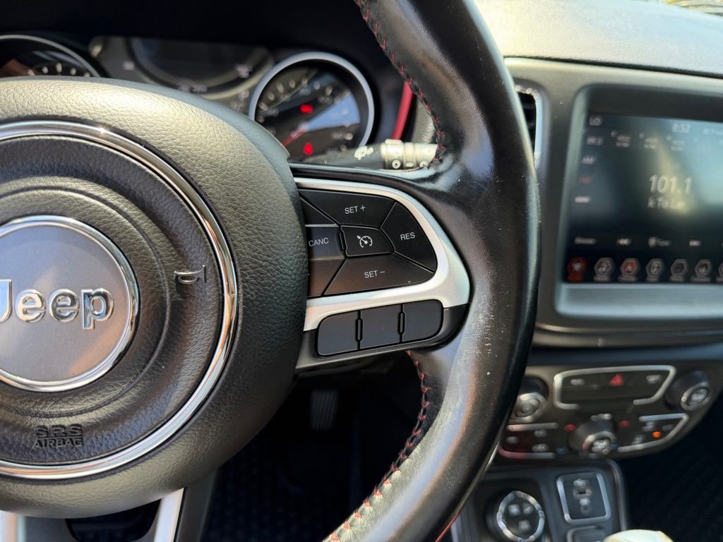 Used 2020 Silver Jeep Trailhawk image 17