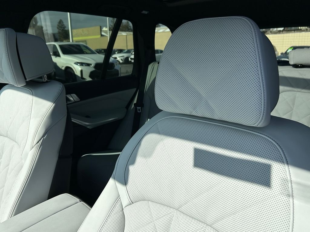 New 2026 Tanzanite Blue II Metallic BMW xDrive50e image 14