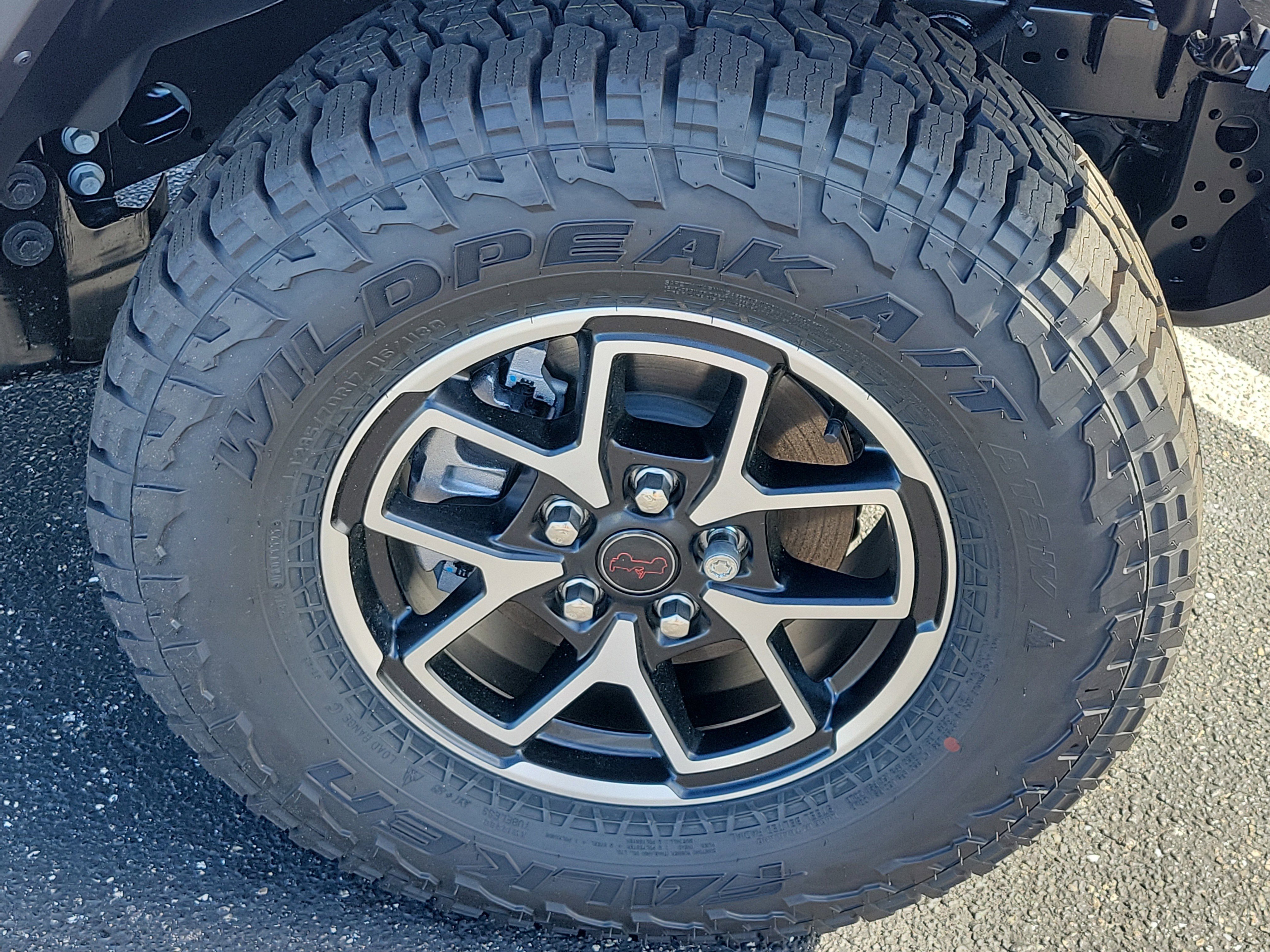 New 2026 Bright White Clear-Coat Exterior Paint Jeep Rubicon X image 8