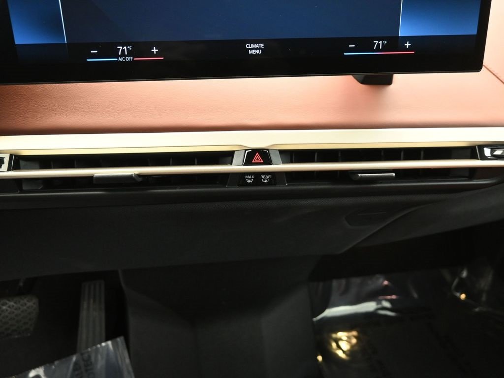 2023 BMW IX - Image 17