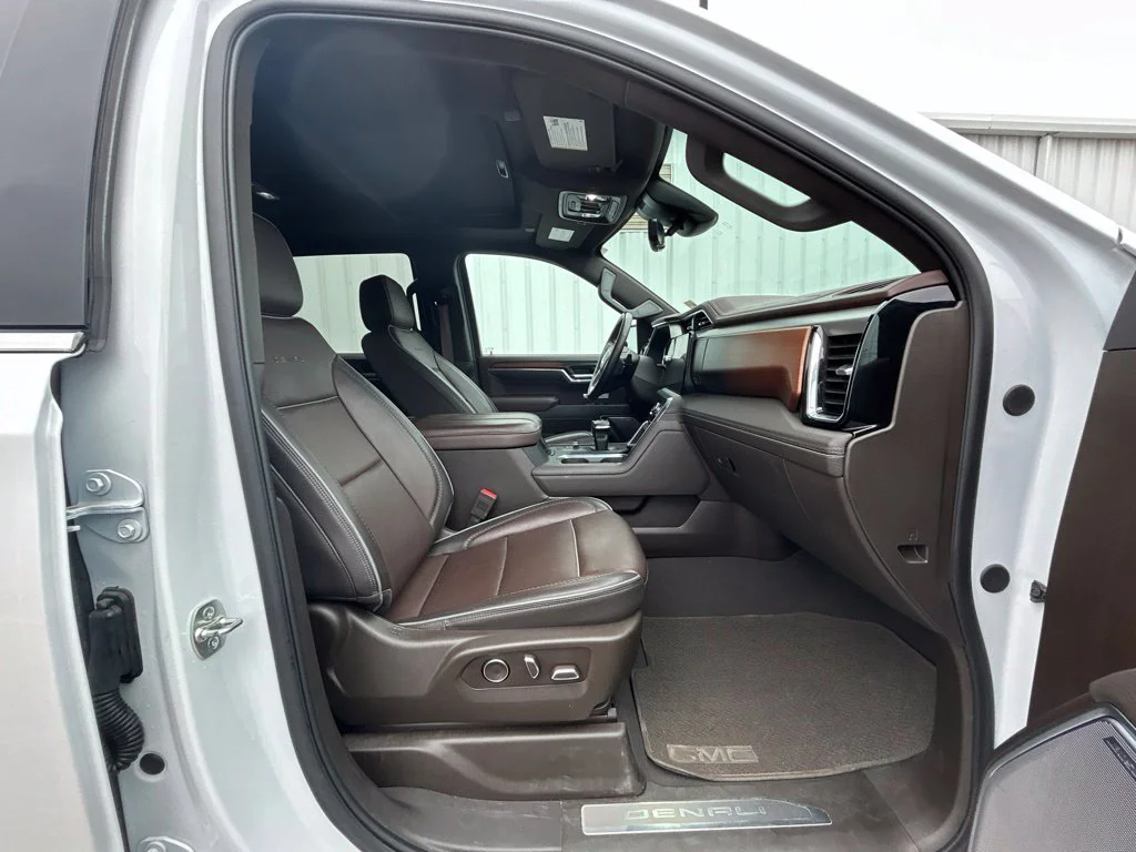Used 2025 White GMC Denali image 20
