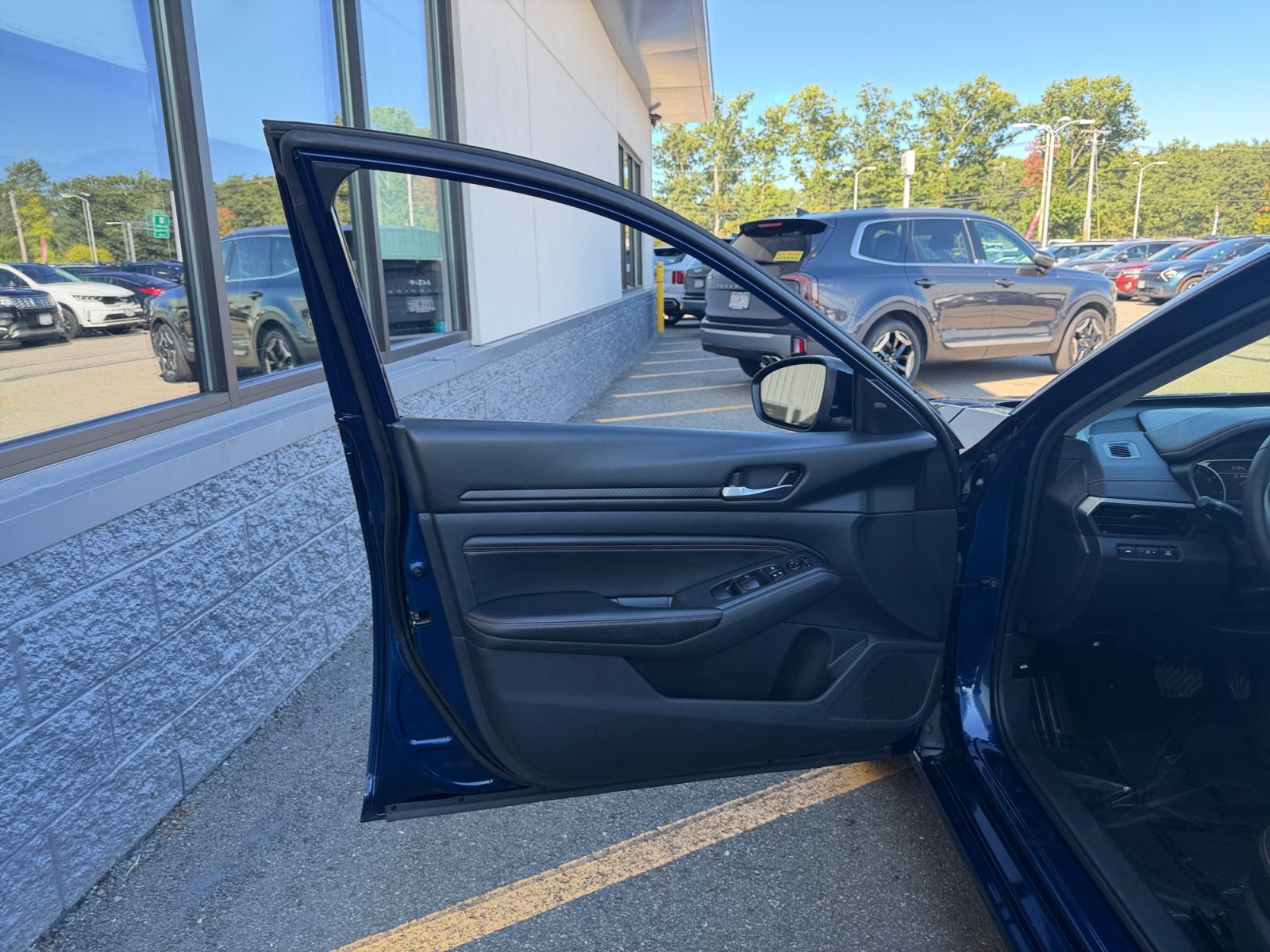 Used 2020 Deep Blue Pearl Nissan 2.5 SR image 28