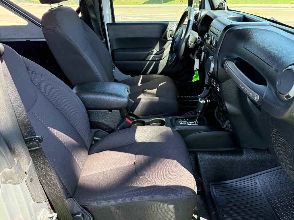 Used 2014 Billet Metallic Clearcoat Jeep Sport image 16