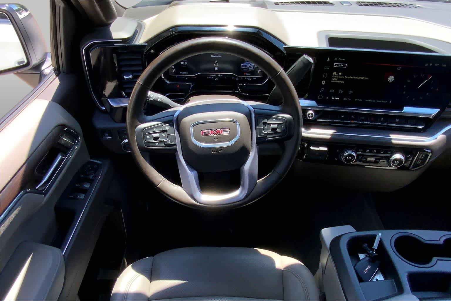Used 2025 Summit White GMC SLT image 6