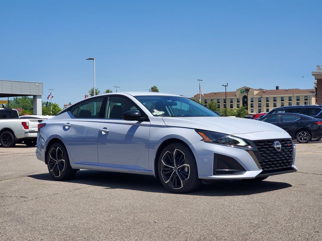 Used 2023 GRAY SKY PEARL Nissan 2.5 SR image 1