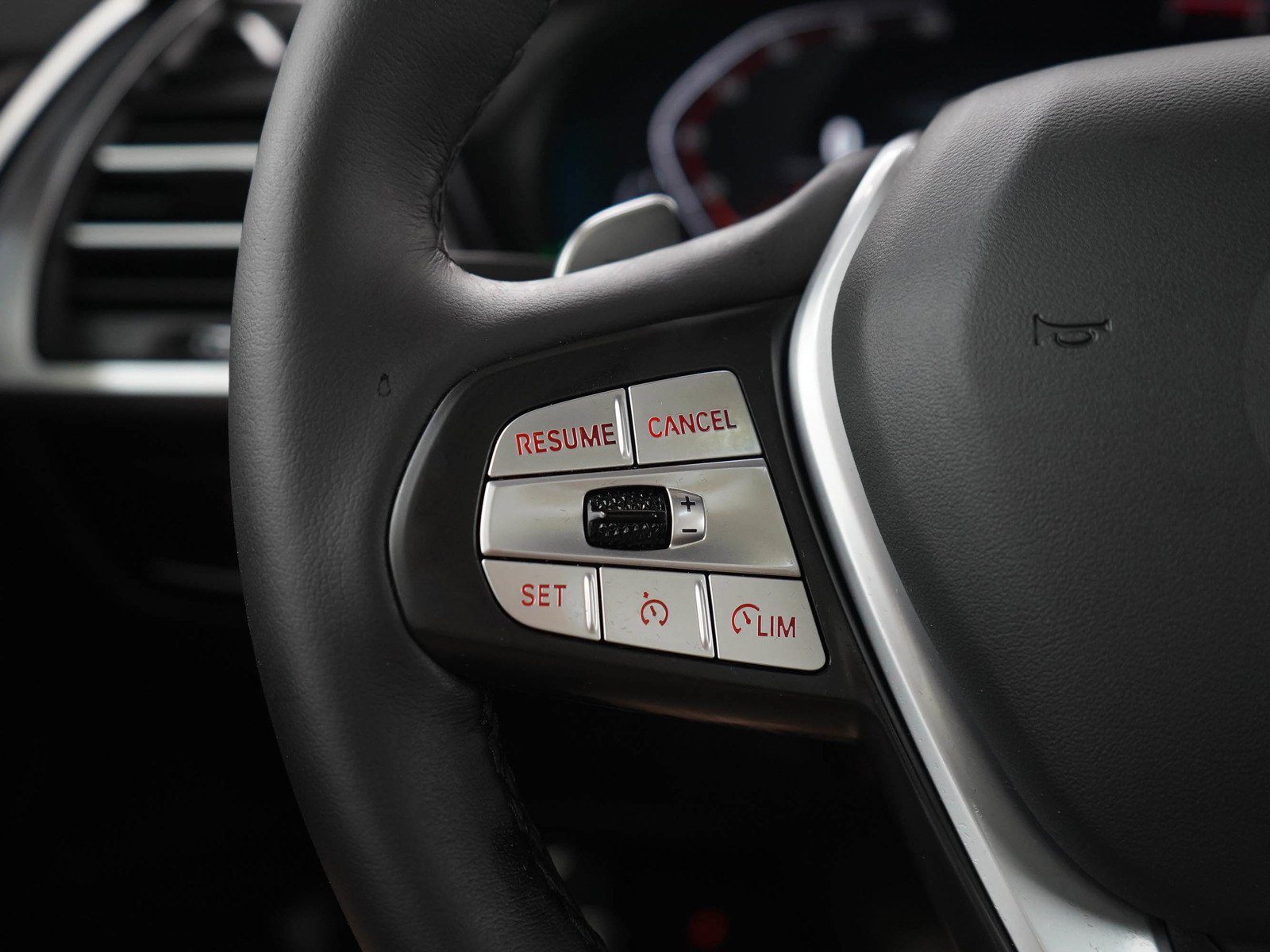 Used 2023 White BMW xDrive30i image 25