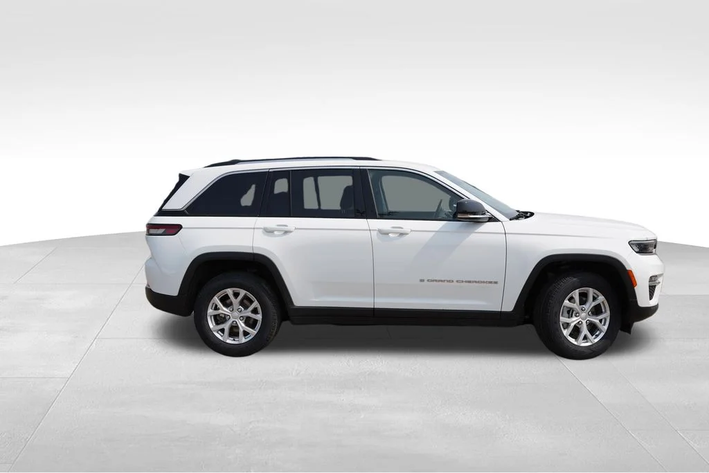 Used 2023 White Jeep Limited image 3