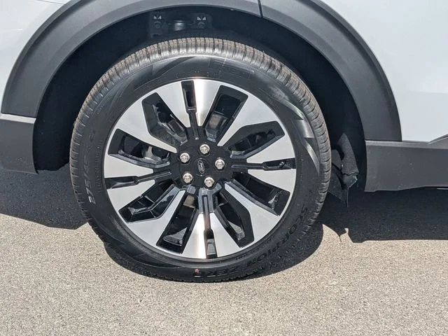 New 2026 Space White Metallic Ford Platinum™ image 10