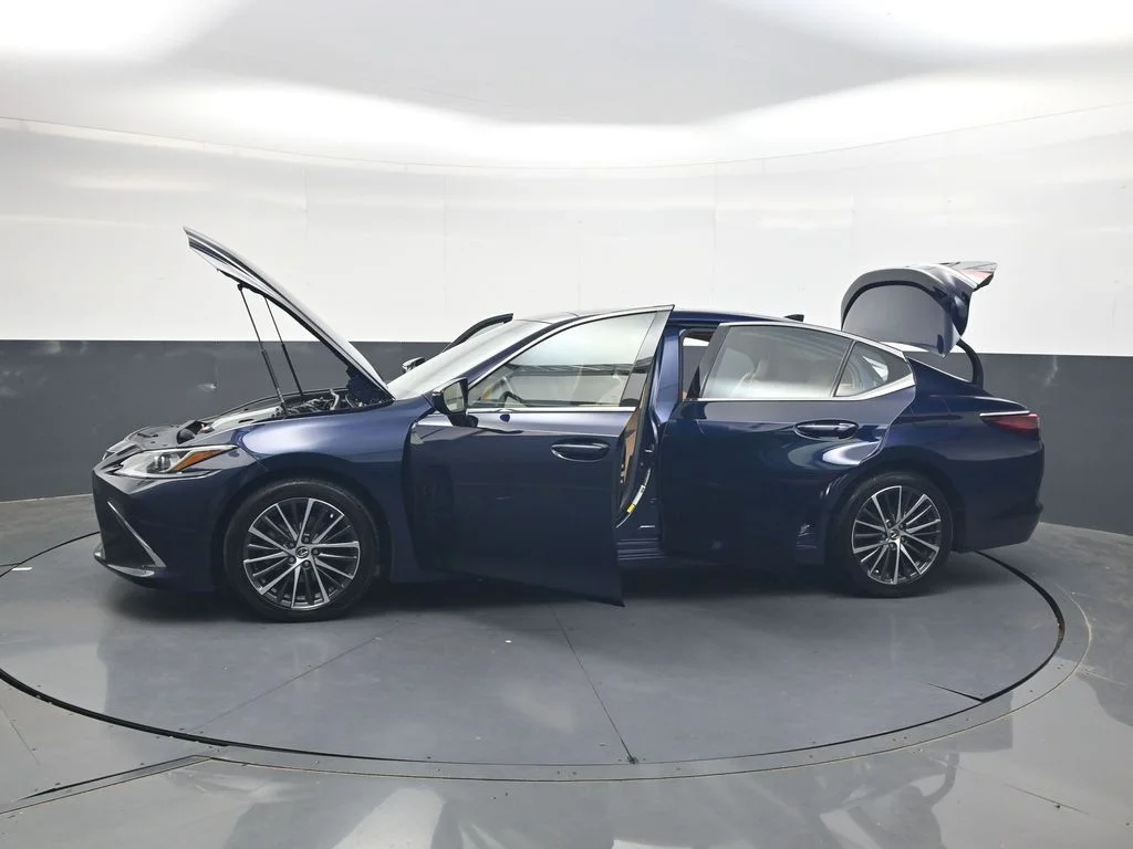 Used 2023  Lexus 350 image 49