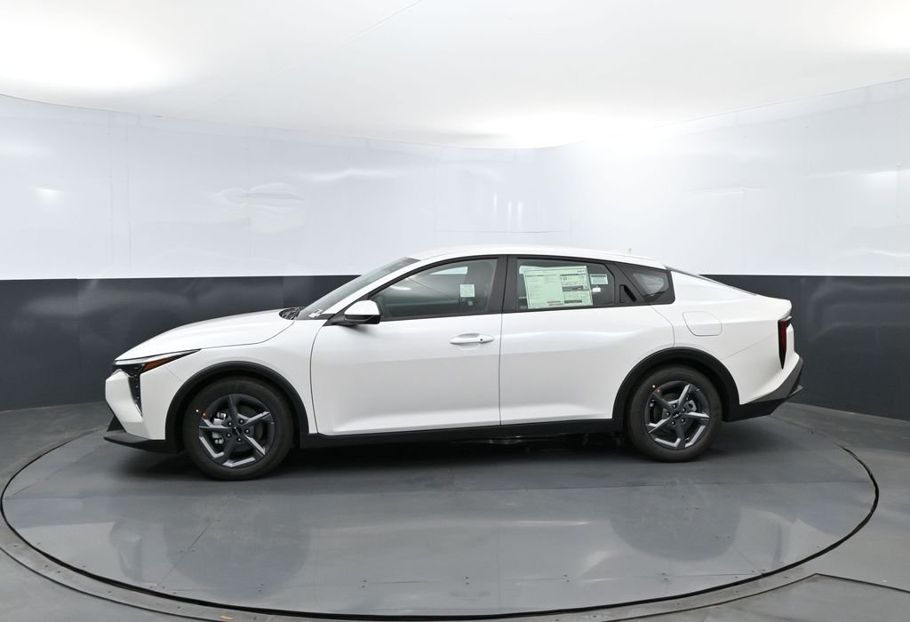New 2026 Snow White Pearl Kia LXS image 23