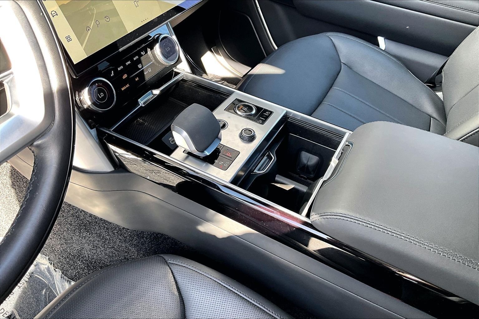 Used 2023 Black Land Rover SE image 16