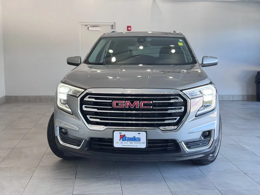 Certified Used 2023 Sterling Metallic GMC SLT image 3