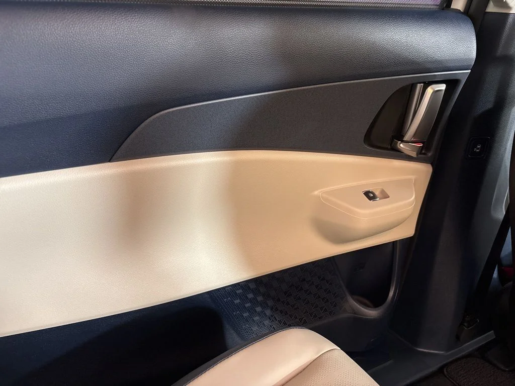 New 2026 Snow White Pearl Kia EX image 17