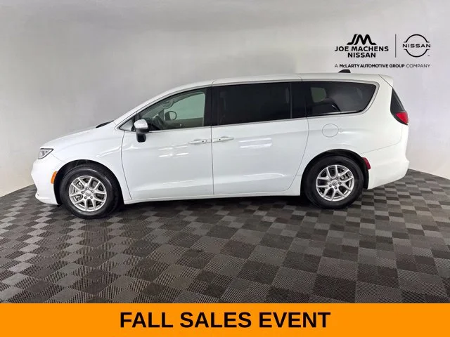 Used 2023 White Chrysler Touring L image 11
