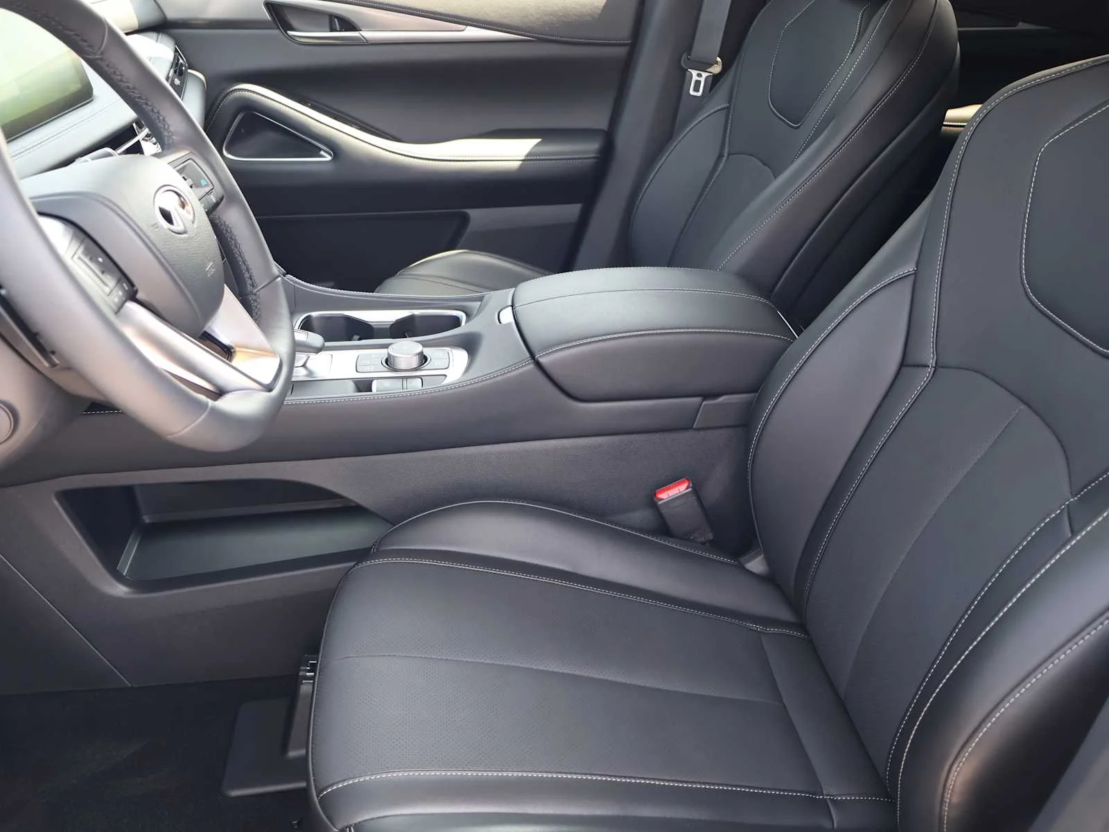 Certified Used 2026 Graphite Shadow INFINITI LUXE image 14