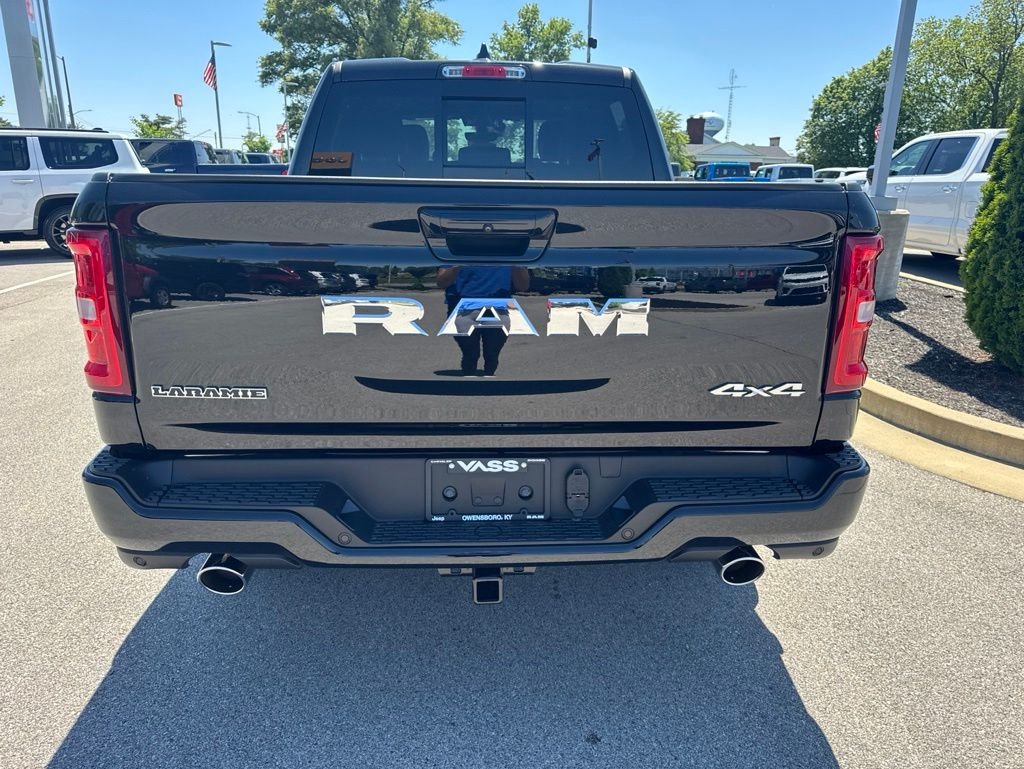 New 2026 Diamond Black Crystal Pearl-Coat Exterior Paint RAM Laramie image 4