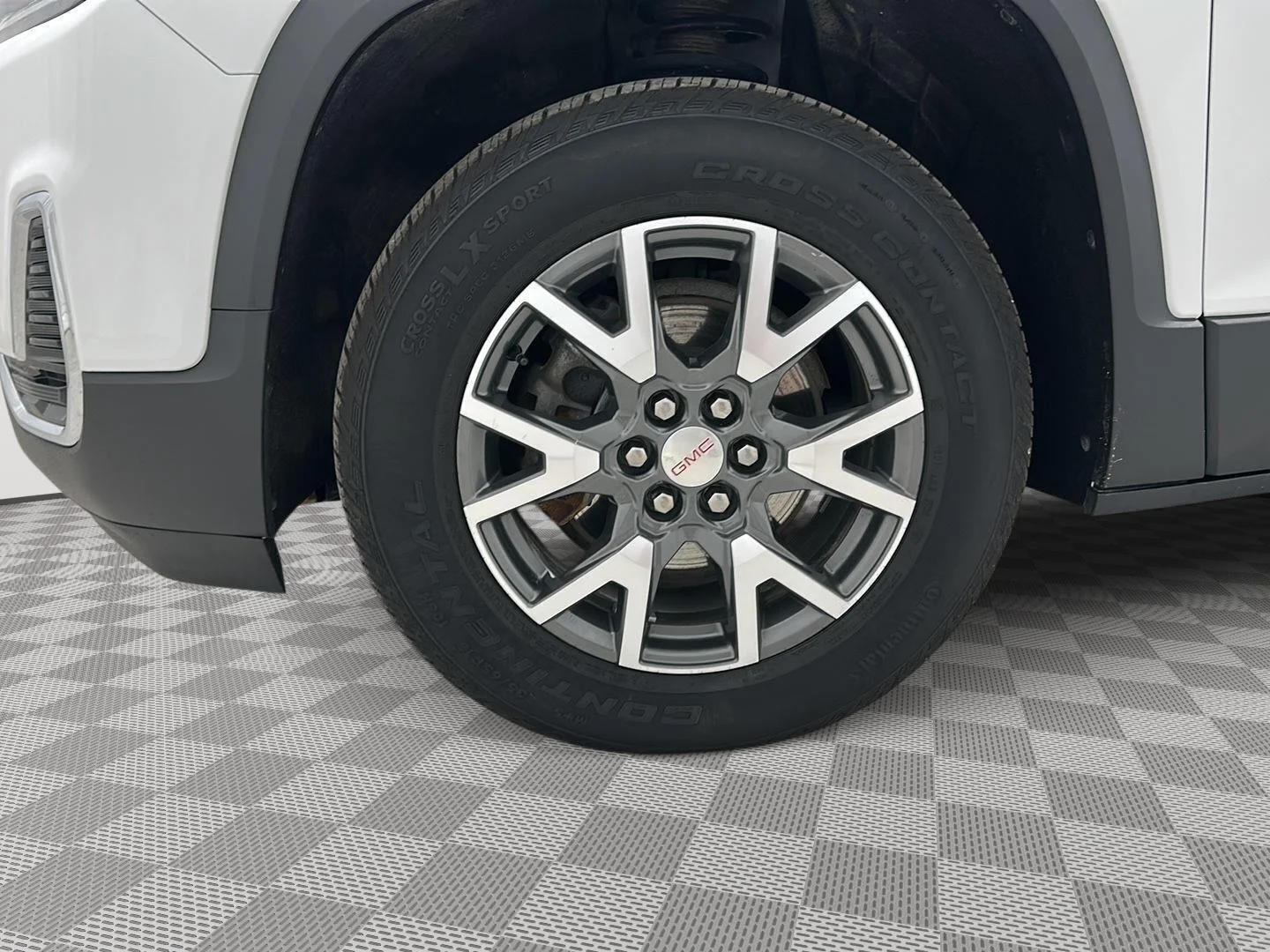 Used 2023 Summit White GMC SLE image 31