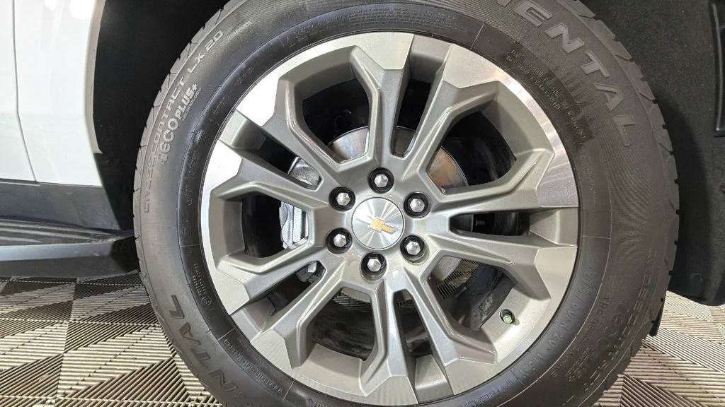 Used 2025 Summit White Chevrolet LT image 41