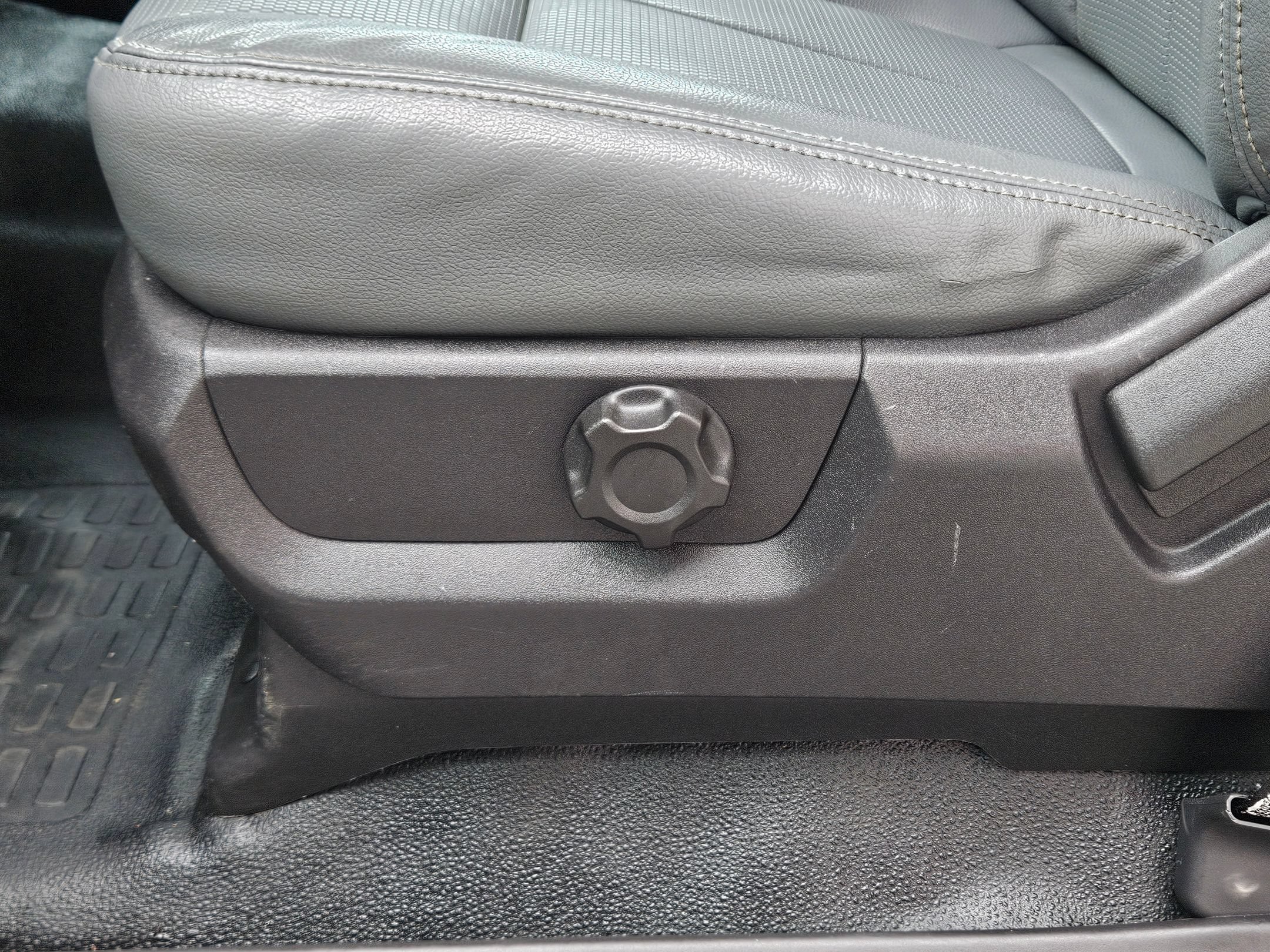 Used 2015 Oxford White Ford XL image 19