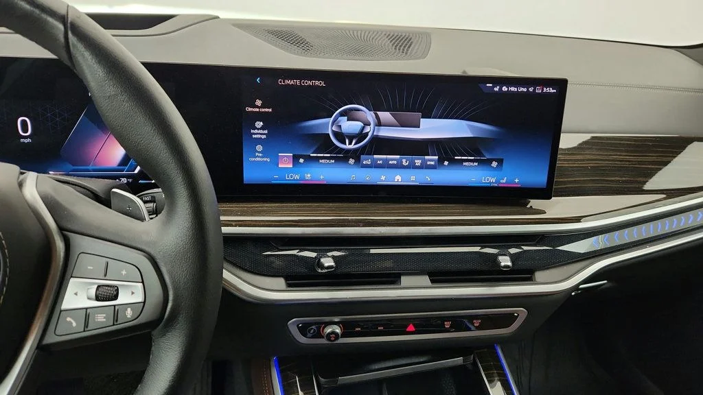 Used 2024 Black Sapphire Metallic BMW xDrive40i SAV w/ Premium Package & Parking Assistance Package image 17