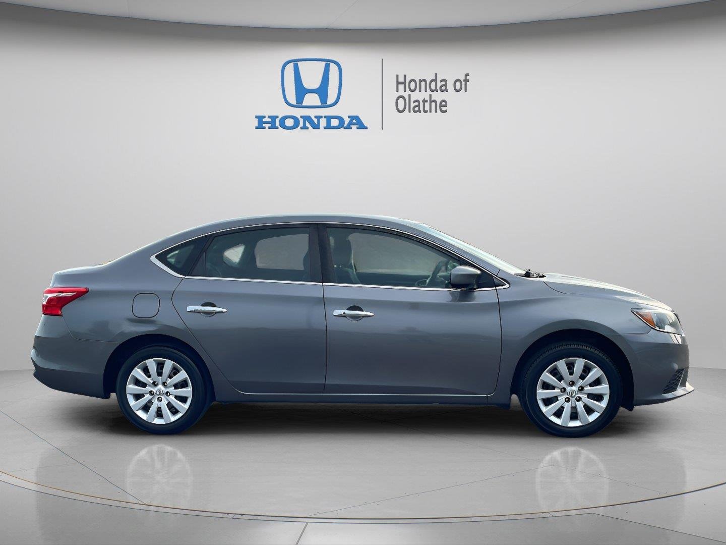 Used 2017 Nissan Sentra SV with VIN 3N1AB7AP2HL637007 for sale in Kansas City