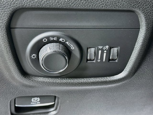 New 2027 Bright White Clear-Coat Paint Jeep Laredo X image 10
