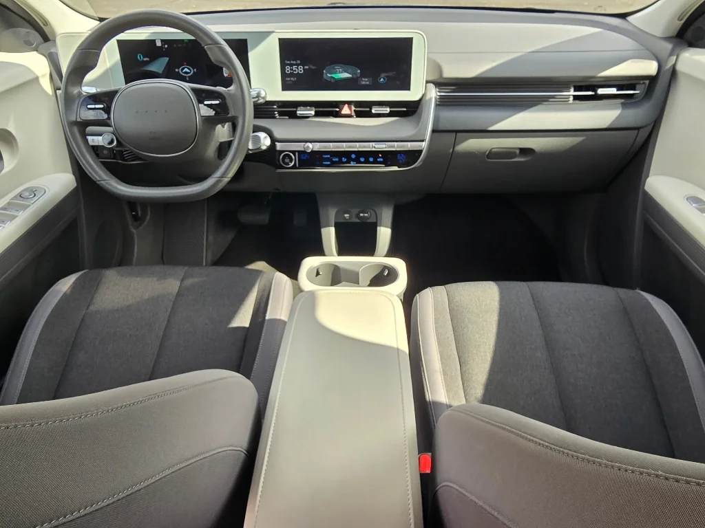 Used 2023 Abyss Black Hyundai SE image 26