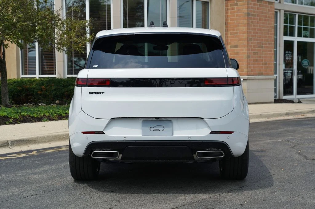 New 2026 Fuji White Land Rover Dynamic SE image 5