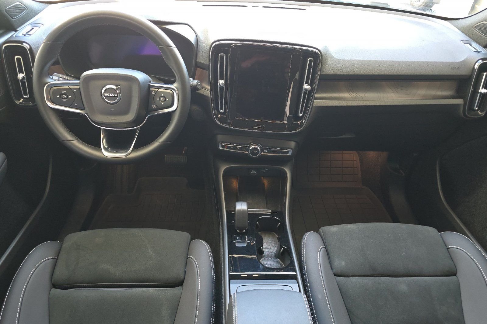 Used 2023 White Volvo Twin Plus image 14