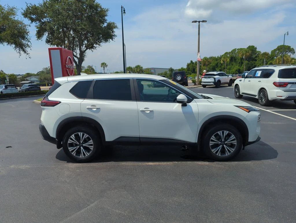 Used 2023 White Nissan SV image 3
