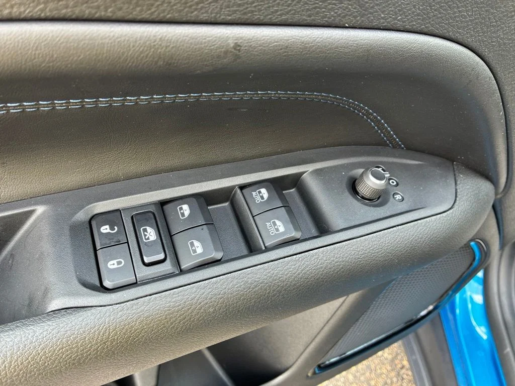 New 2026 Hydro Blue Pearlcoat Jeep Latitude image 17