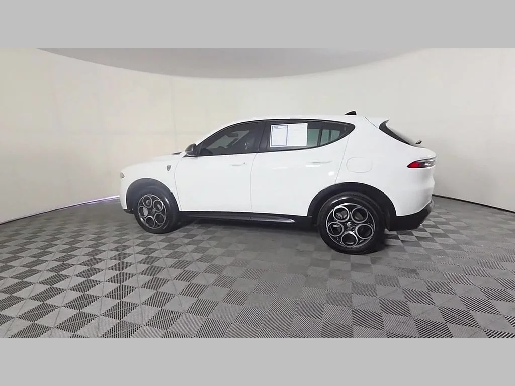 Used 2025 Milano White Alfa Romeo Base image 46