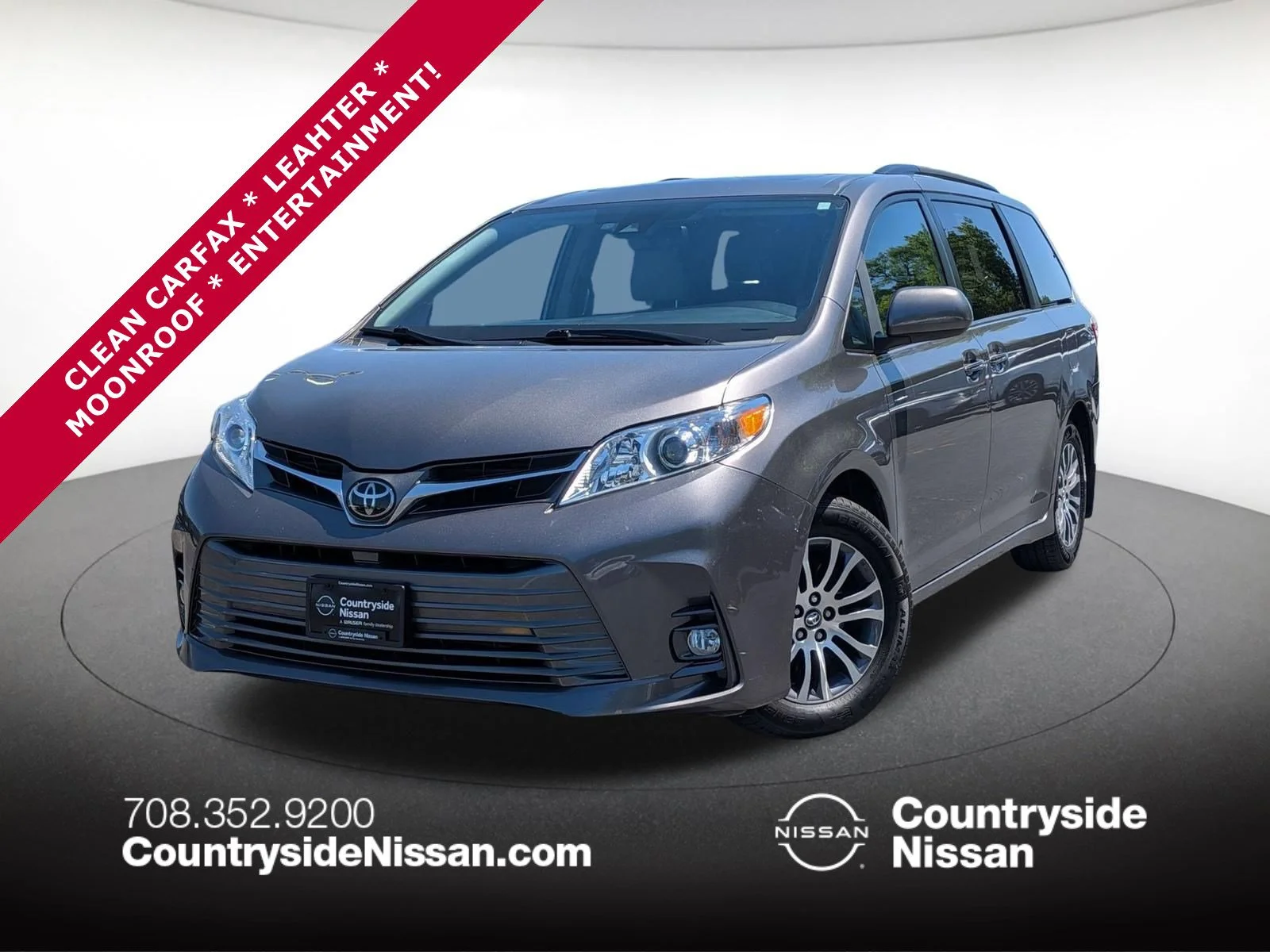 2018 Toyota Sienna XLE Premium V6 8-Passenger's photo