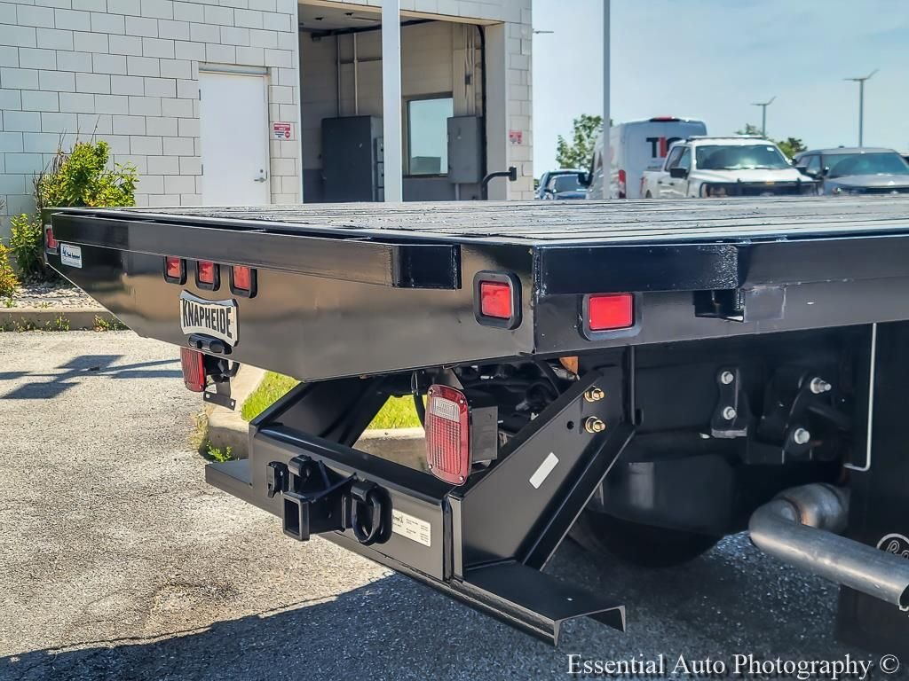 New 2025 Oxford White Ford F-450® XL image 6