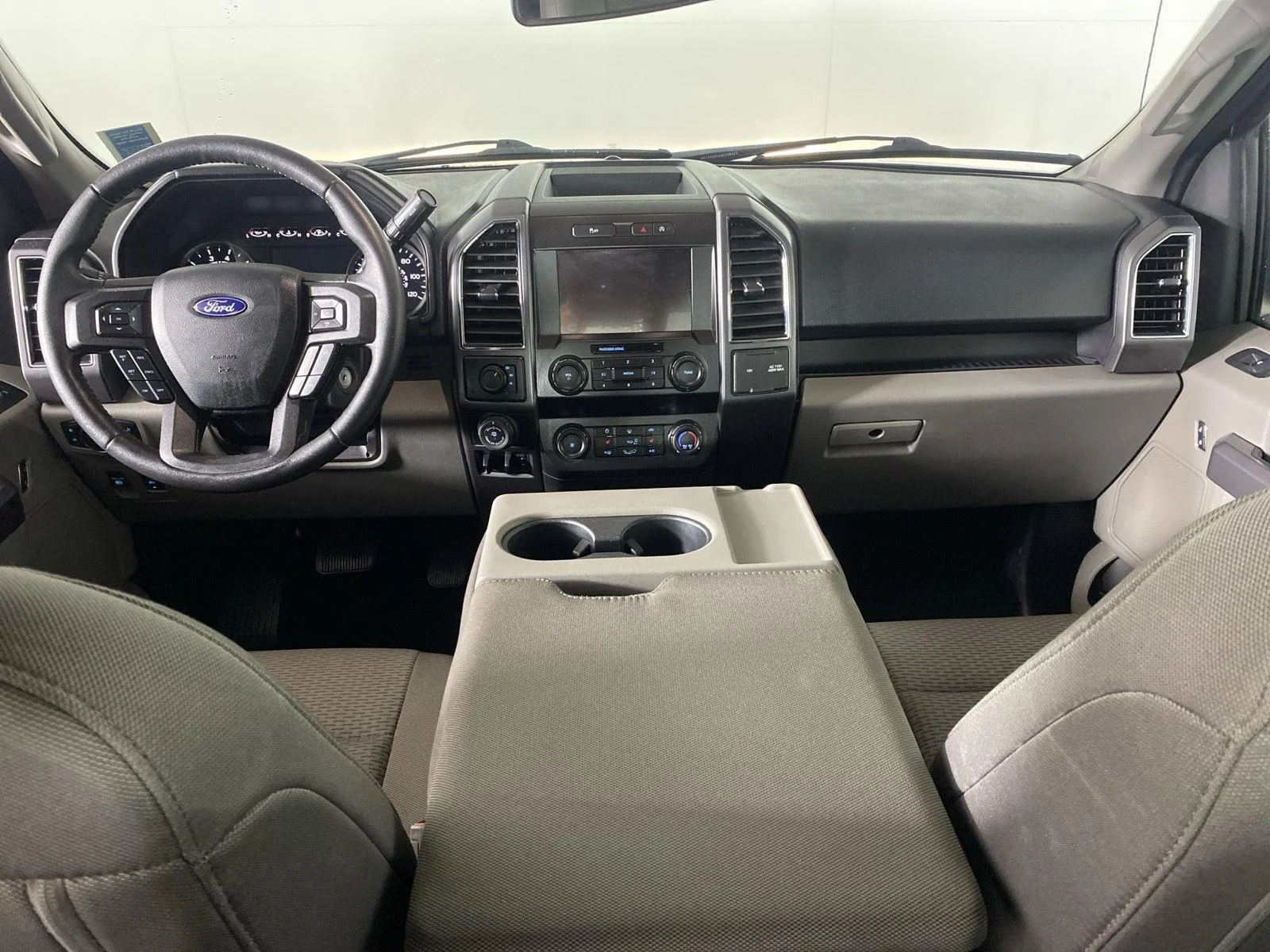Used 2020 Rapid Red Metallic Tinted Clearcoat/Magnetic Ford XLT image 2
