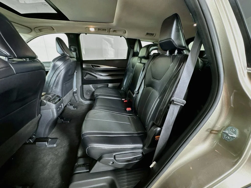 Certified Used 2023 Silver INFINITI LUXE image 32
