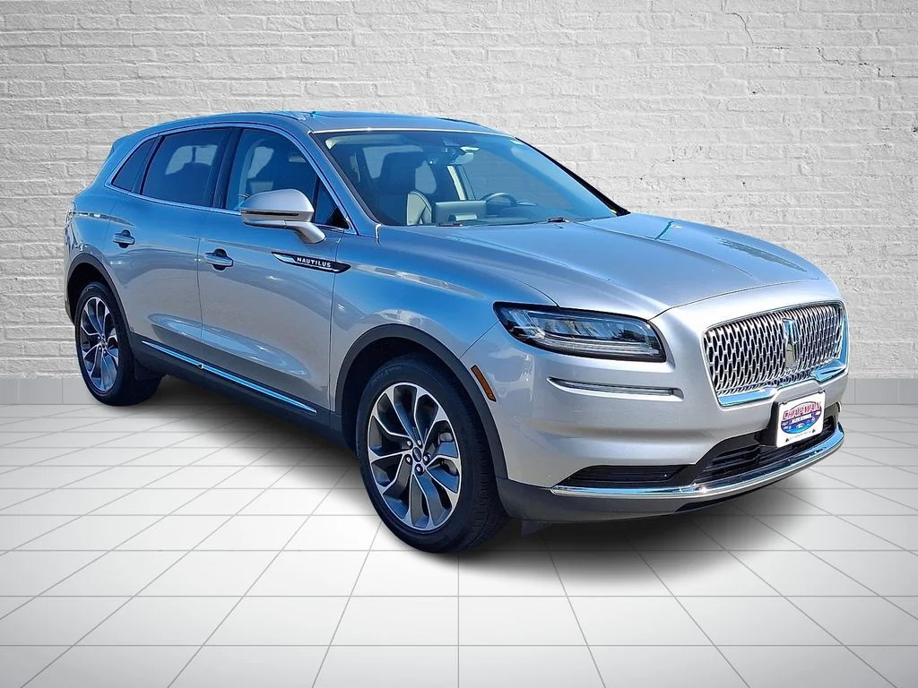 Used 2023 Silver Lincoln Reserve image 3