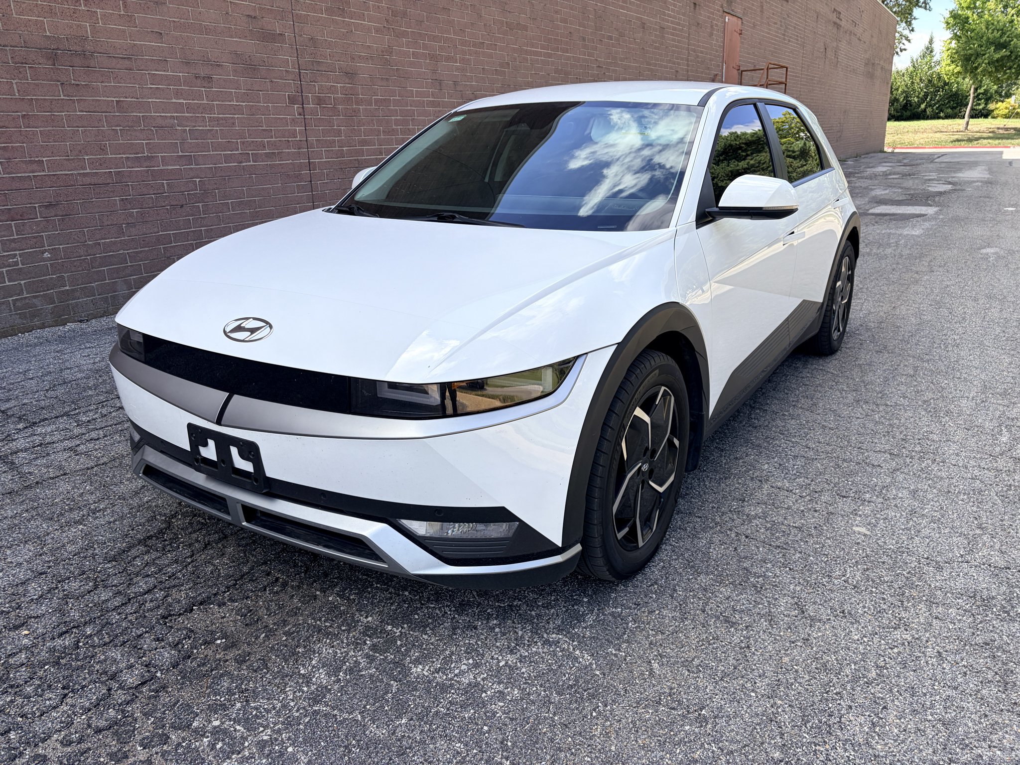 Used 2023 Atlas White Hyundai SEL image 1
