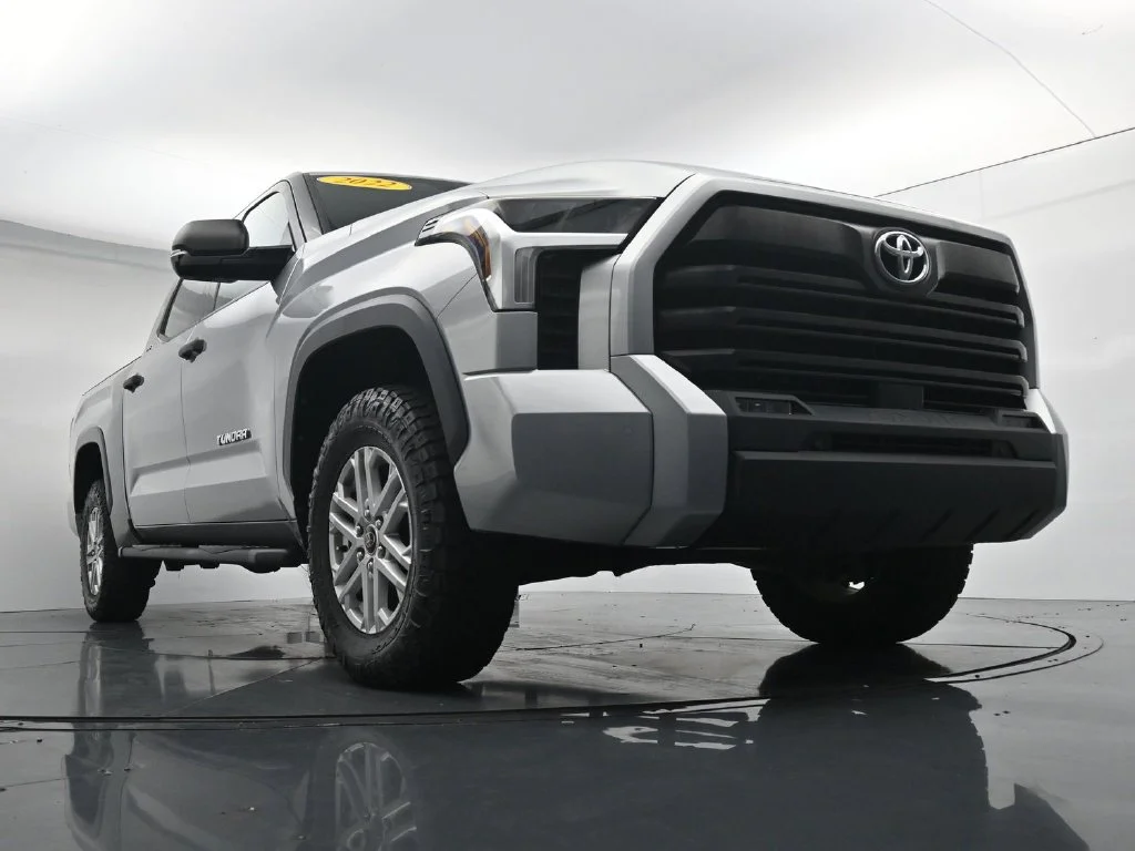 Used 2022 Silver Toyota SR5 image 31