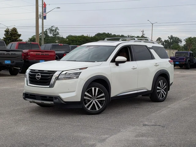 2023 Nissan Pathfinder Platinum