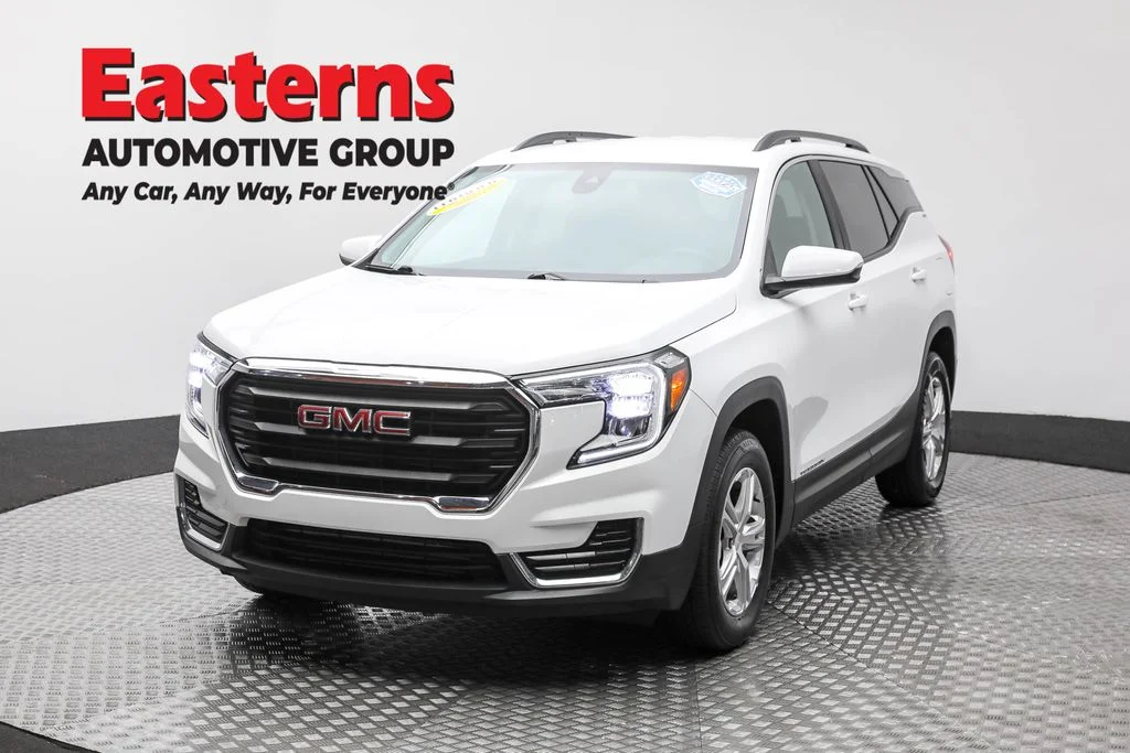 Used 2023 White GMC SLE image 1