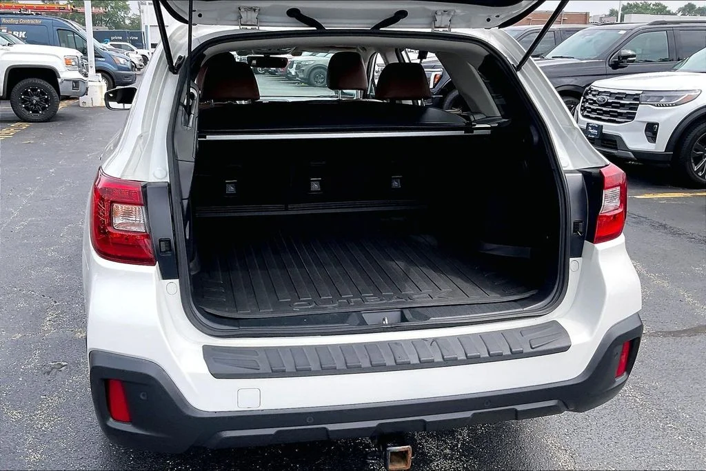Used 2019 White Subaru 2.5i image 27