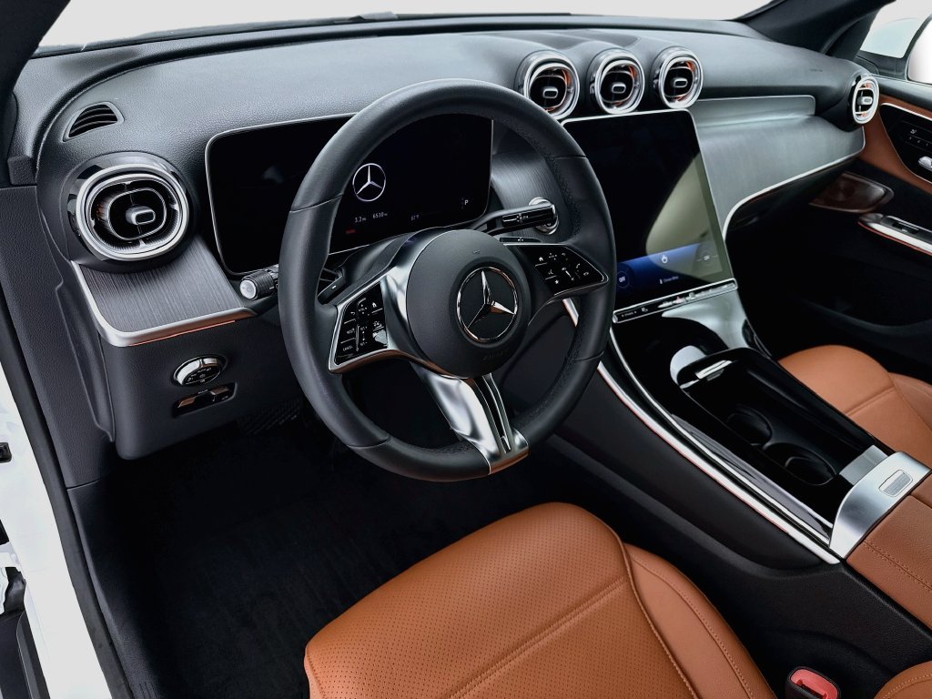 Certified Used 2026 Polar White Mercedes-Benz GLC 300 image 9