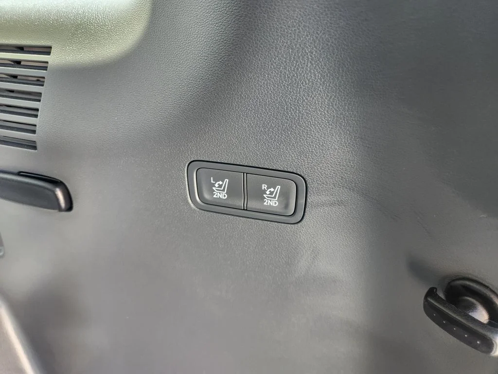 Used 2025 Serenity White Hyundai Calligraphy image 17