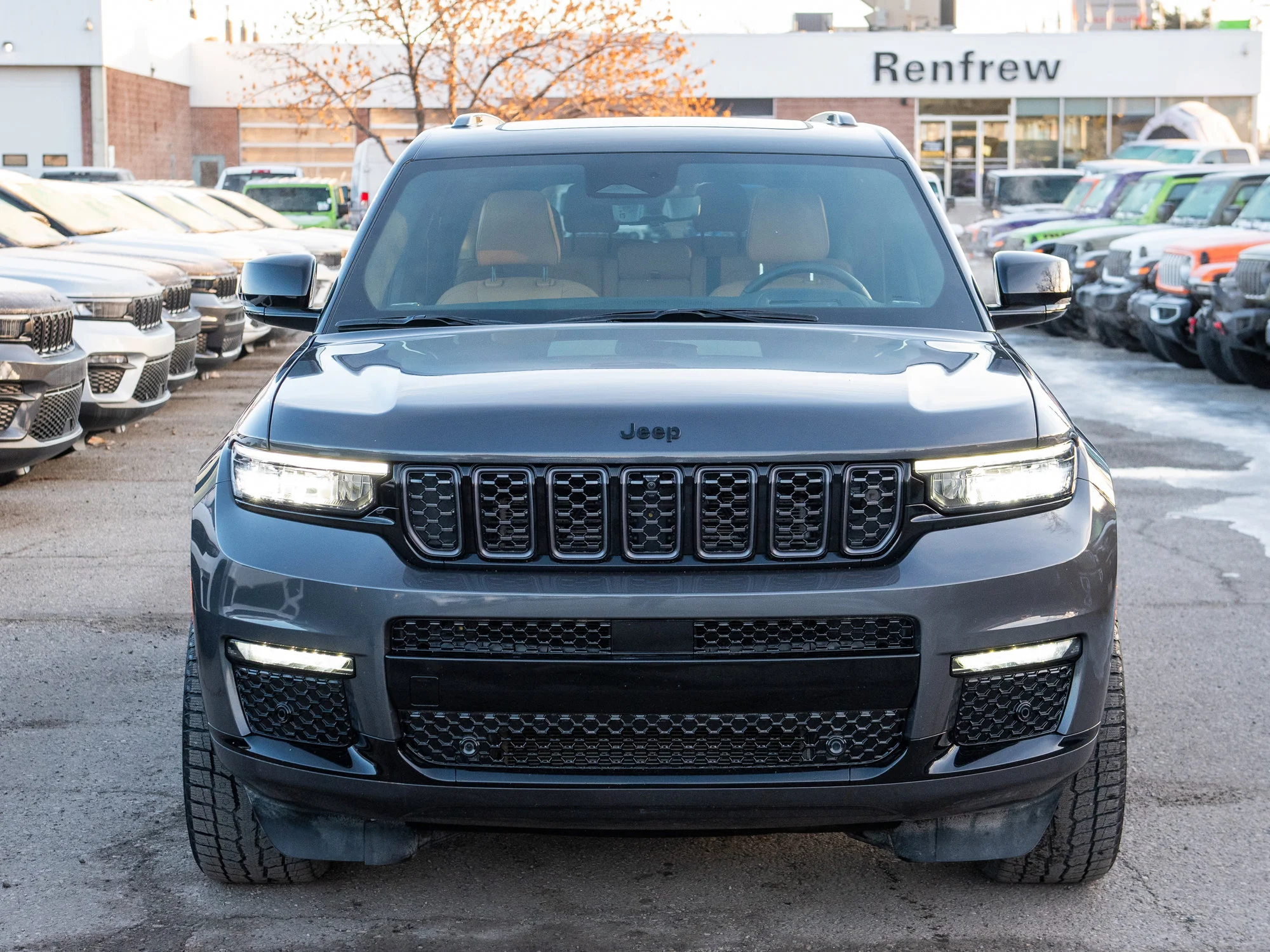 Used 2025 Grey Jeep Summit Reserve* image 7