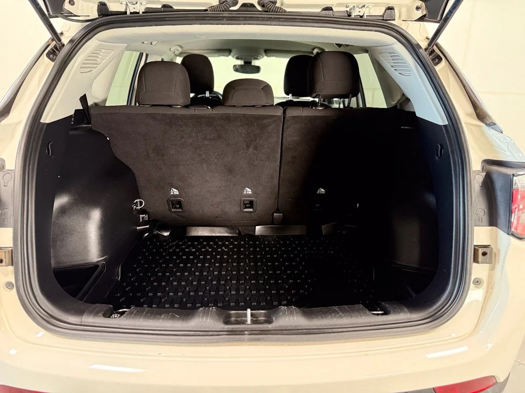 Used 2021 White Jeep Sport image 6