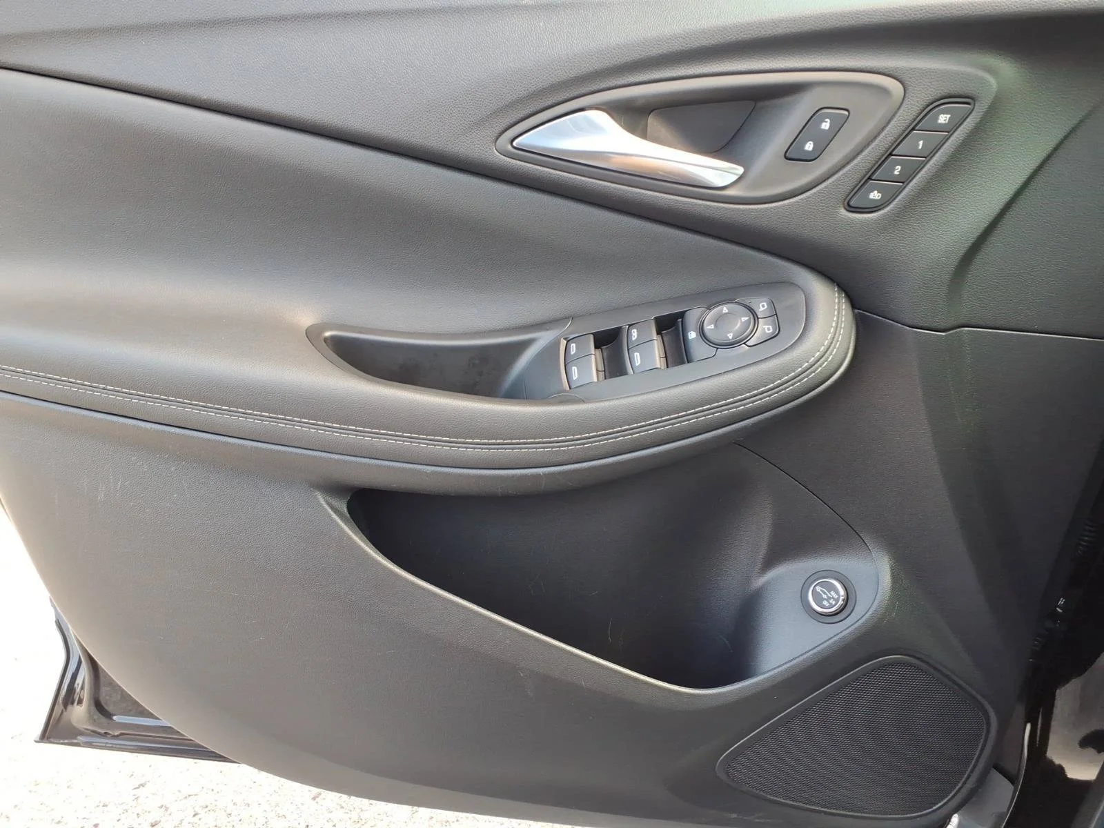 Used 2023 Ebony Twilight Metallic Buick Essence image 21